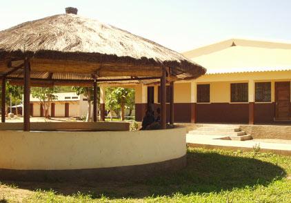 Clinic, Mozambique (courtesy Aurelio Gomes)