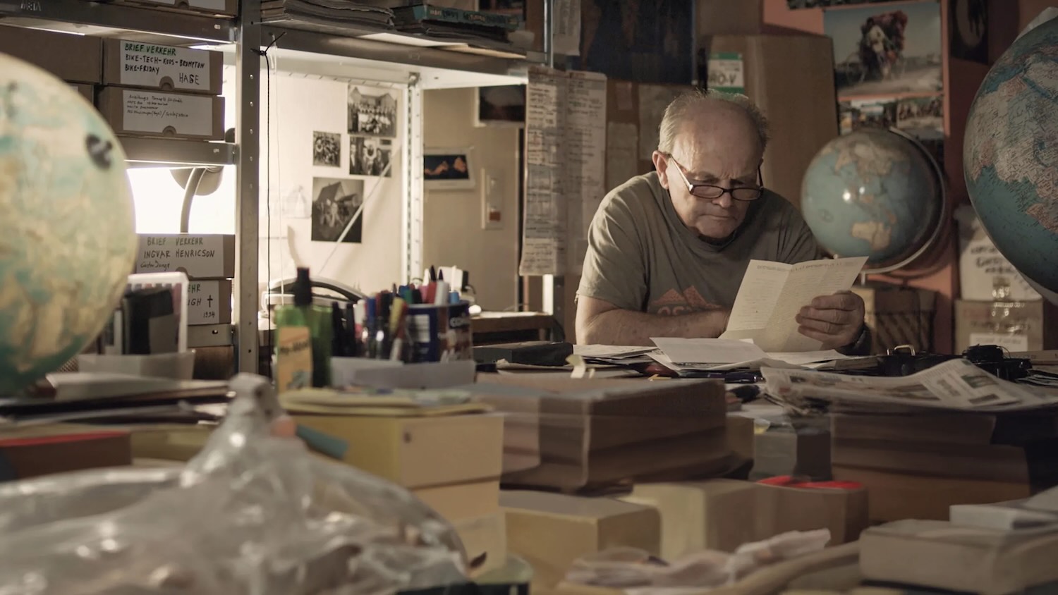 Heinz Stücke in a still from the documentary The Man Who Wanted to See It All